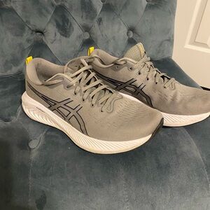 ASICS Men's Gray Running Shoes